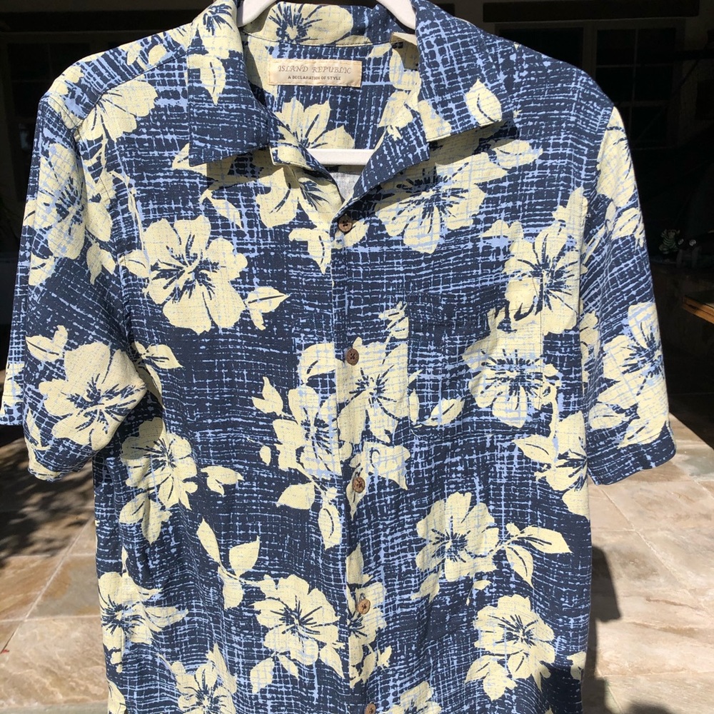 ISLAND REPUBLIC BLUE SILK HAWAIIAN SHIRT MENS M